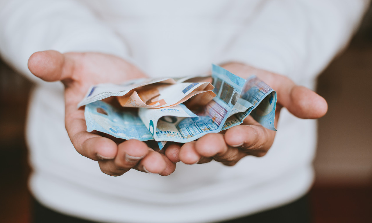 DOMAĆINSTVA I KOMPANIJE U EVROZONI SE SVE VIŠE ZADUŽUJU: Osetno se više traže pozajmice u odnosu na maj 2023.