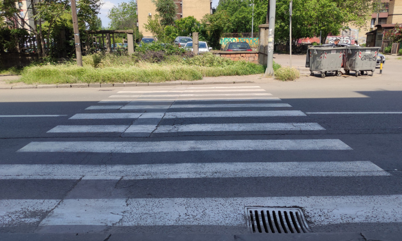 AUTOMOBIL UDARIO DEVOJČICU (7) NA OBELEŽENOM PRELAZU Policija na terenu, užas u Rakovici