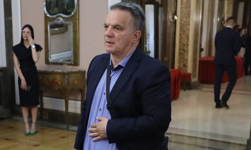 OGLASIO SE DEJAN VUK STANKOVIĆ NAKON ŠTO MU JE POZLILO: Evo zbog čega je morao da napusti skupštinsku salu!