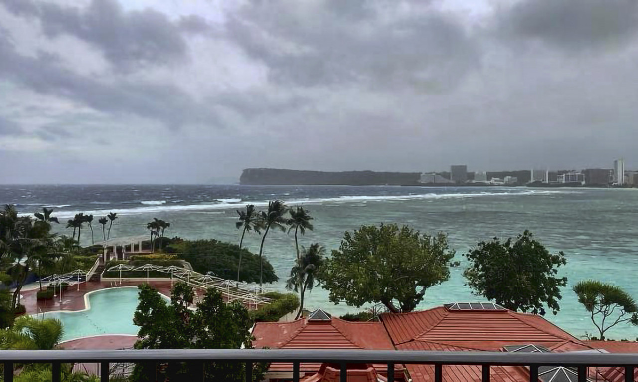 Tajfun MAVAR stigao do ostrva Guam: BAJDEN proglasio VANREDNO STANJE, naređena EVAKUACIJA