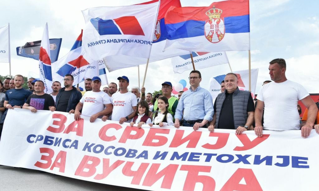 PREDSEDNIK Vučić primio Srbe sa KOSMETA koji su PEŠICE krenuli na skup "SRBIJA NADE"