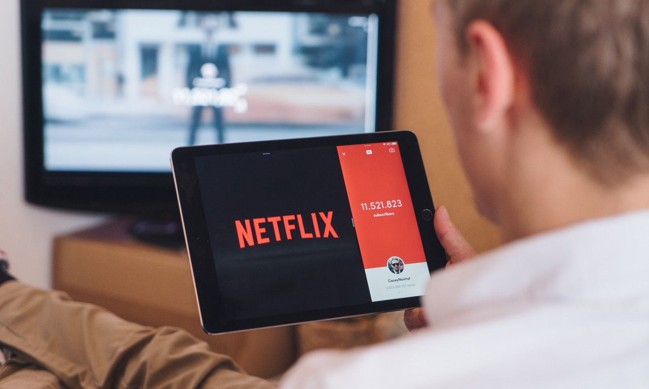 Netflix ZVANIČNO ZABRANIO deljenja LOZINKI: Nude se DVE OPCIJE, ali nisu za "DŽ"