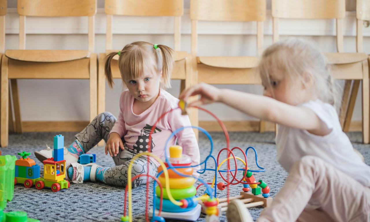 Da li znate kako UČENJE stranih jezika utiče na MOZAK DECE?