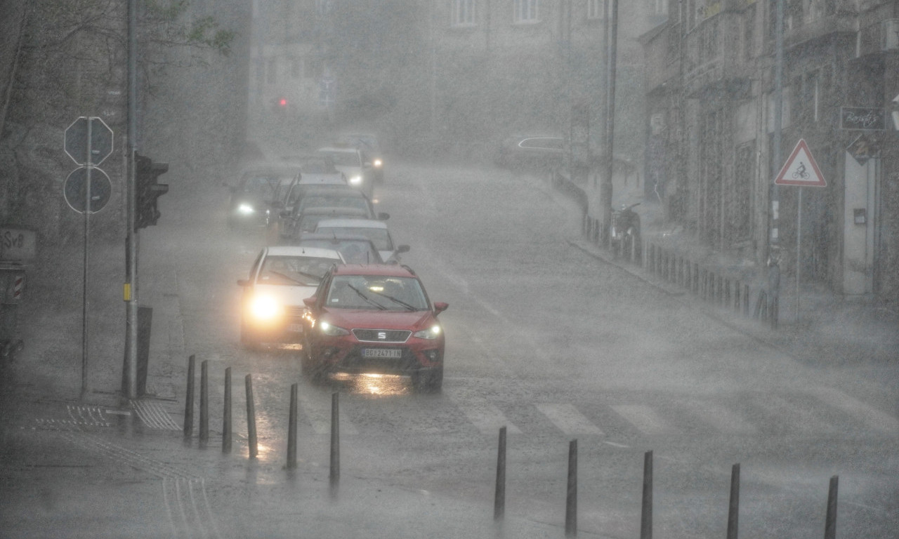 BEOGRAD pogodilo jako NEVREME, RHMZ najavljuje pljuskove i GRMLJAVINU i u drugim delovima SRBIJE