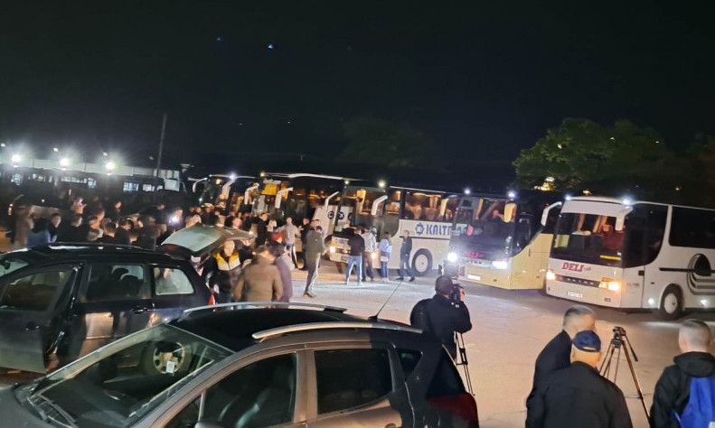 Veliki broj SRBA SA KOSOVA stiže danas u Beograd na skup "SRBIJA NADE"