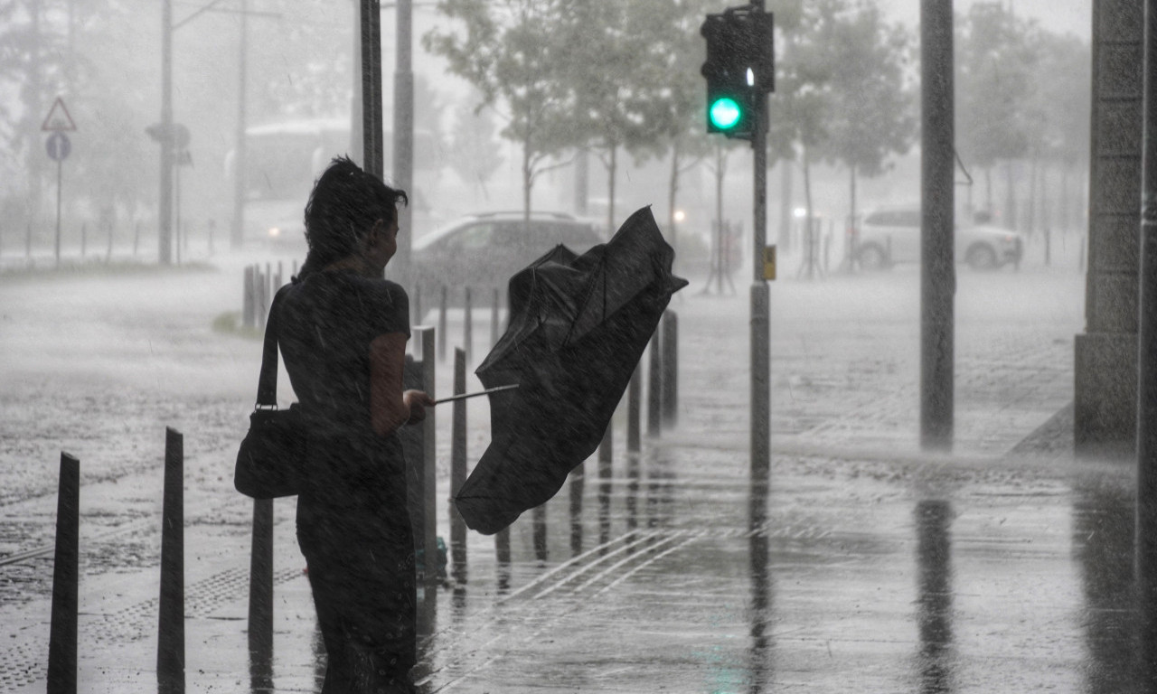 HLADNI FRONT DONOSI NAGLI PREOKRET, TEMPERATURE STRMOGLAVO PADAJU: Pljuskovi sa grmljavinom prvo stižu do ovih delova Srbije!