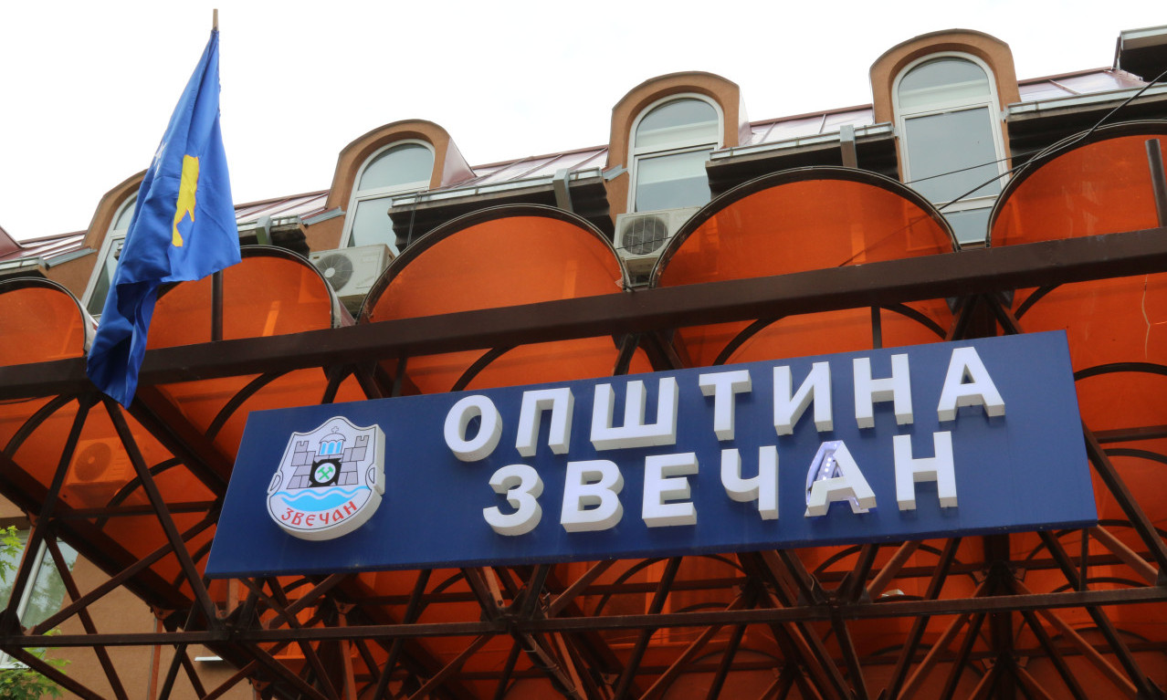 IZGREBALI OČI SRPSKIM SVECIMA! Oskrnavljene ikone u prostorijama opštine Zvečan, pogledajte užasne prizore (FOTO)