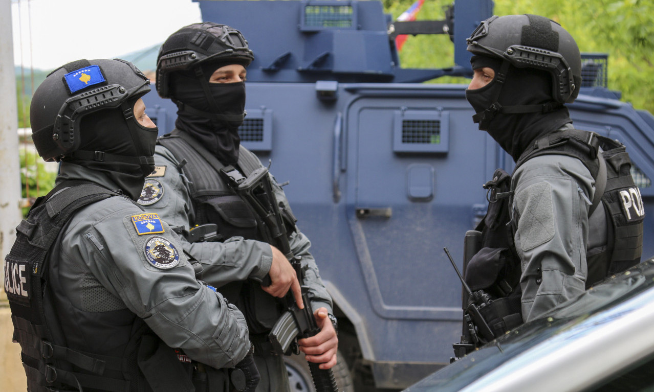 LETELE BOMBE U ZVEČANU Kurtijeva policija traži počinioce