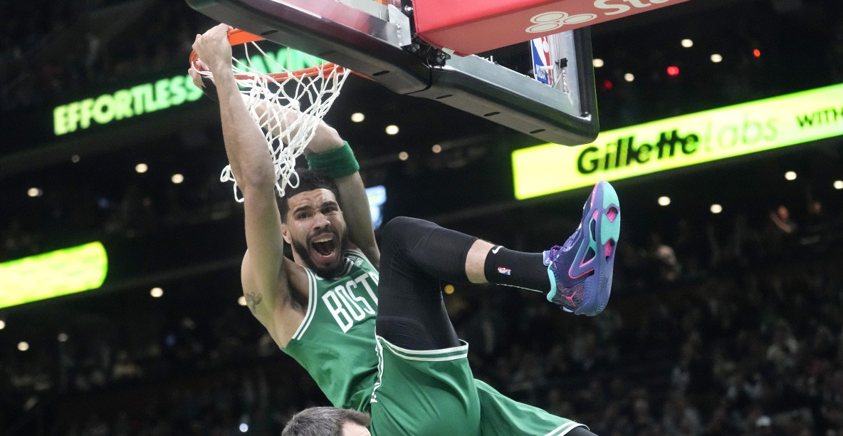 BOSTON "PRETI" SVIMA U ISTOČNOJ KONFERENCIJI! Seltiksi pobedili Klivlend, Tejtum sjajan u pobedi "zelenih"