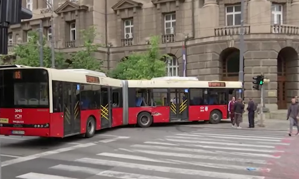 Sudar tramvaja i autobusa u centru Beograda: Četvoro povređenih