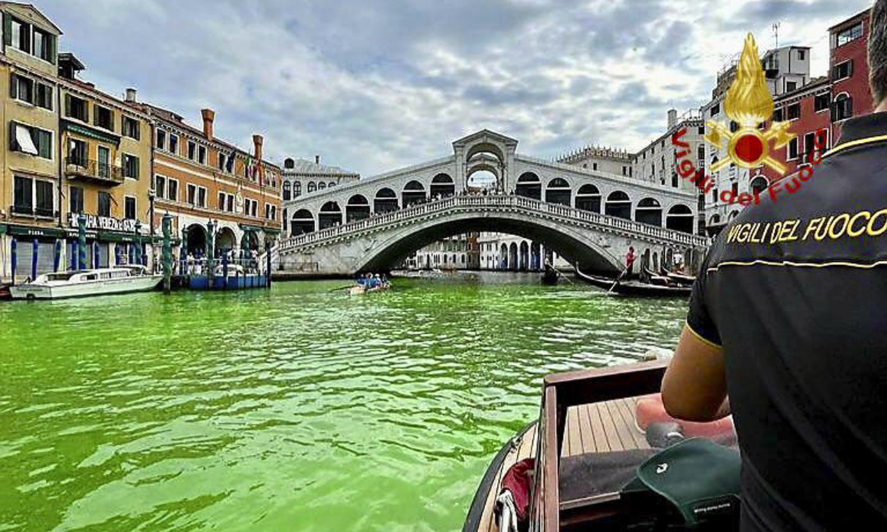 Voda u GLAVNOM KANALU u Veneciji postala FLUORESCENTNO zelena: ČUDO neviđeno ili EKOLOŠKI ratnici?