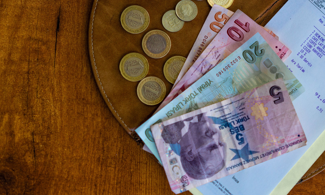 ERDOGAN pobedio, ali turska lira se zato STRMOGLAVILA