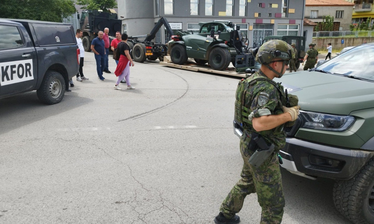 NA KOSOVU I METOHIJI NAĐENA BOMBA OD 250 KILOGRAMA Komandant KFOR-a lično nadzirao detoniranje