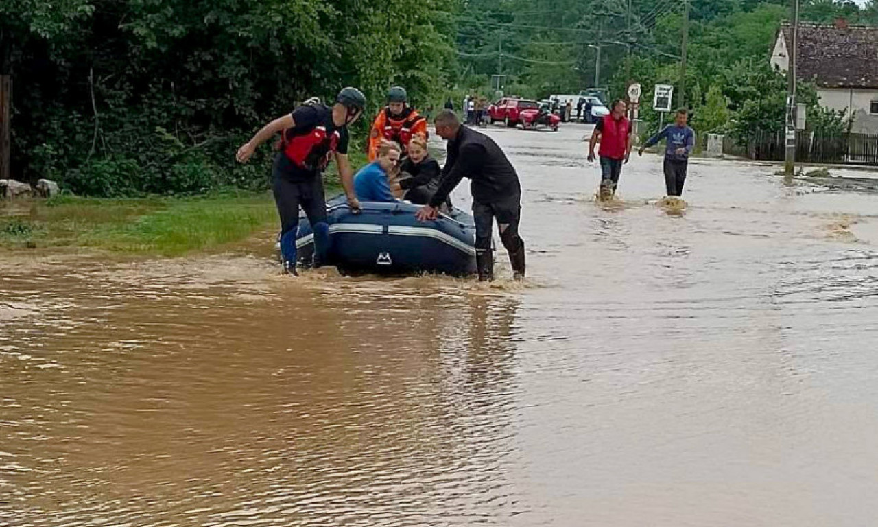 EVAKUISANE 24 osobe zbog POPLAVA kod Šapca: Među njima i 9 DECE