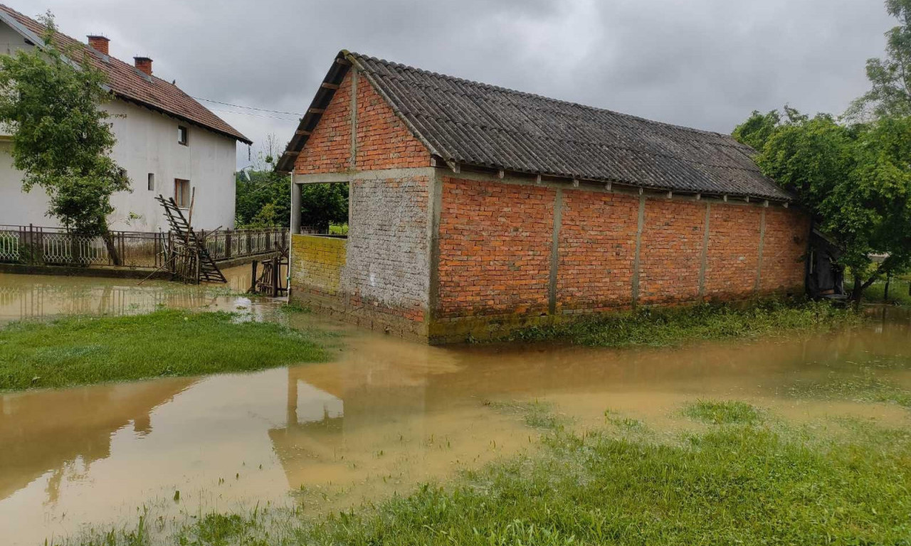 Obilne PADAVINE i dalje prave problem: Uništeni usevi, poplavljeni putevi oko Zvornika i Bijeljine