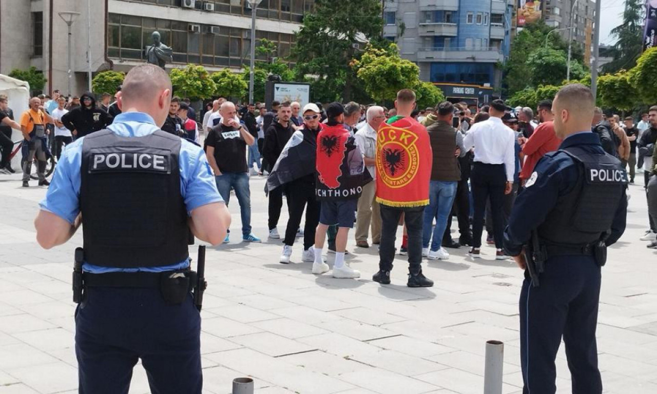 Srbi na KOSMETU PESMOM na teroriste: ALBANCIMA propao protest u JUŽNOJ MITROVICI, zapad zatražio NOVE IZBORE