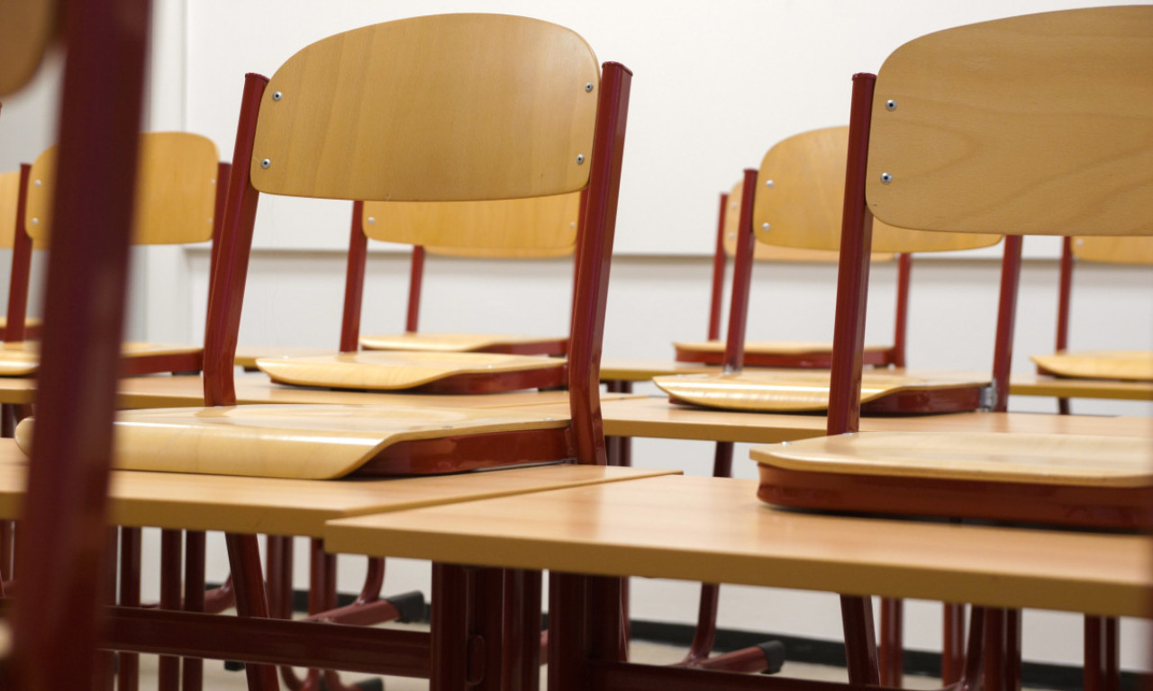 NASTAVNIK IZ IVANJICE OSUĐEN ZBOG POLNOG UZNEMIRAVANJA UČENICE Držao časove fizike i matematike, pa je zlostavljao