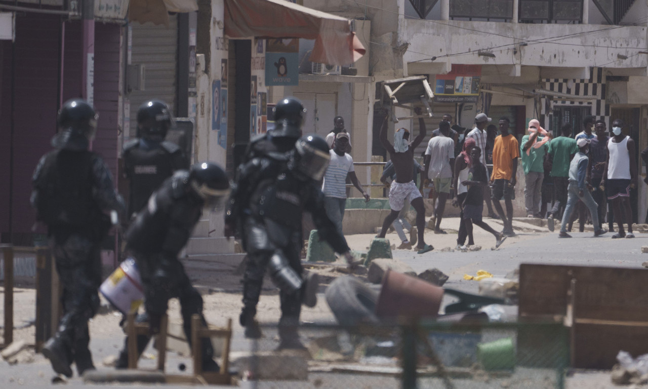 DEVET OSOBA UBIJENO u Senegalu u sukobima policije i pristalica opozicije
