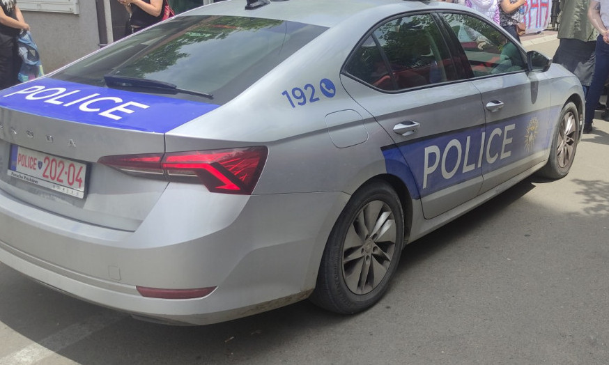 NAMERAVALI DA OSLIKAJU MURAL POSVEĆEN PATRIJARHU PAVLU: Tzv. kosovska policija privela četiri mladića u severnom delu Kosovske Mitrovice!