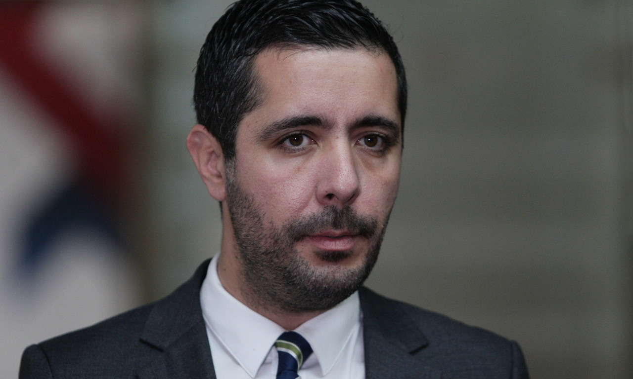 TOMISLAV MOMIROVIĆ SE OBRATIO JAVNOSTI PRVI PUT O KRIVIČNOM POSTUPKU KOJI SE VODI PROTIV NJEGA (FOTO)