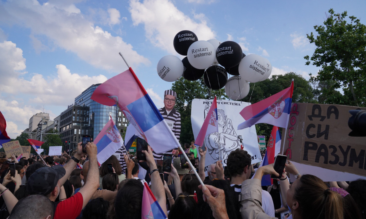 Učesnici OPOZICIONOG protesta "Srbija protiv nasilja" ŠESTI PUT pred Skupštinom