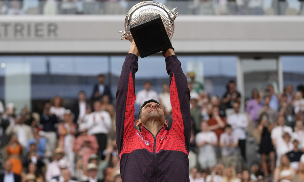Pesma Bože pravde ODJEKIVALA Parizom: Đoković PONOSNO OTPEVAO himnu Srbije