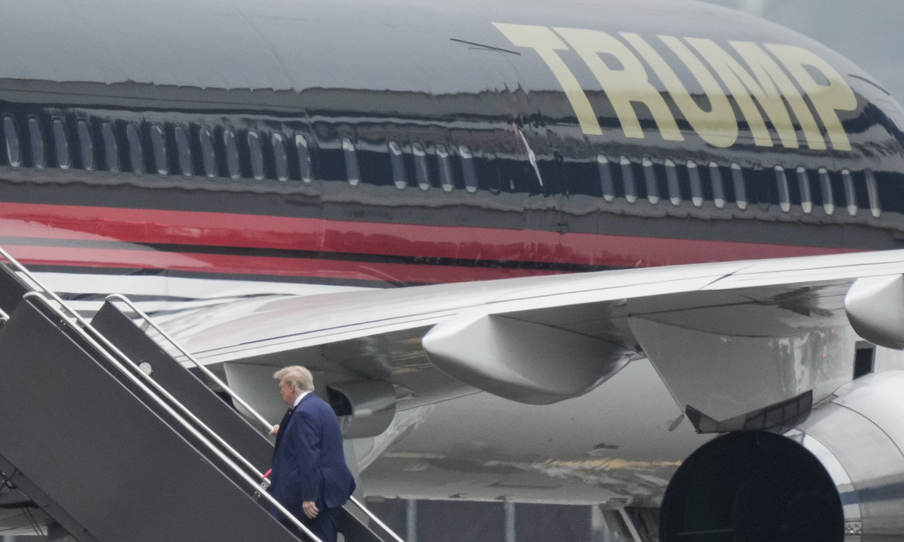 Tramp OSTAJE u TRCI za PREDSEDNIKA: Otputovao na FLORIDU uoči pojavljivanja pred FEDERALNIM SUDOM