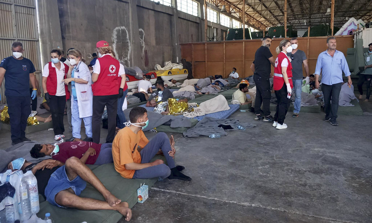 PUCNJAVA KOD MIGRANTSKOG KAMPA: Ima povređenih, policija na terenu!