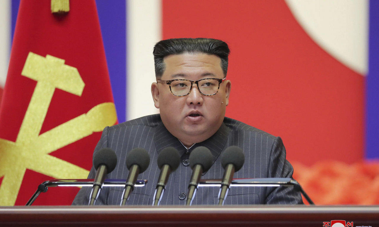 Ovo NIKO NIJE OČEKIVAO: Kim Džong Un SNIMLJEN KAKO PLAČE, a evo i ZBOG ČEGA