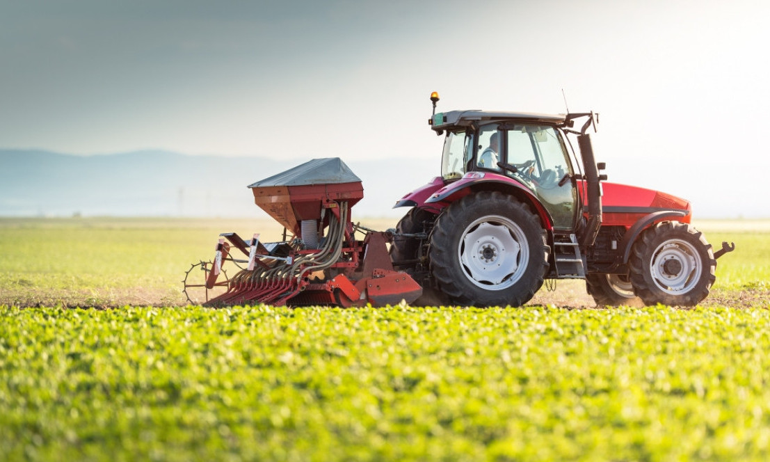 JEZIVA NESREĆA KOD VLADIČINOG HANA Traktor prešao preko muškarca (73)