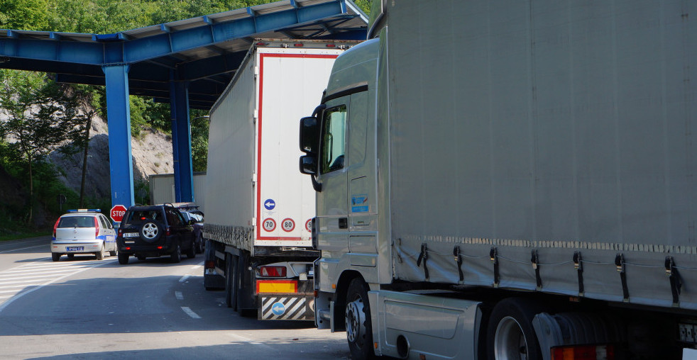 OVA VOZILA ČEKAJU I DO 8 SATI NA GRANIČNOM PRELAZU Saznajte kakvo je stanje na putevima