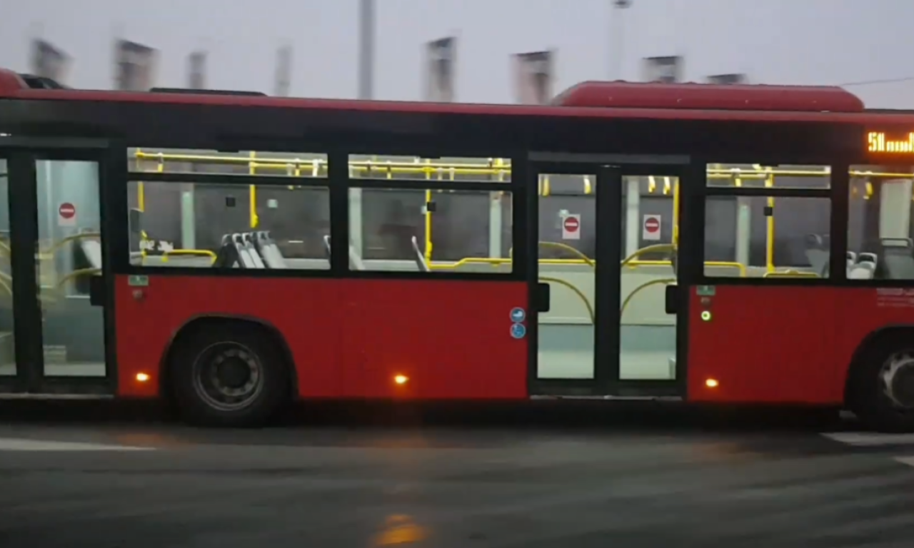 HOROR U GRADSKOM PREVOZU U BEOGRADU: Žena se onesvestila tokom vožnje i umrla u vozilu ne dočekavši pomoć