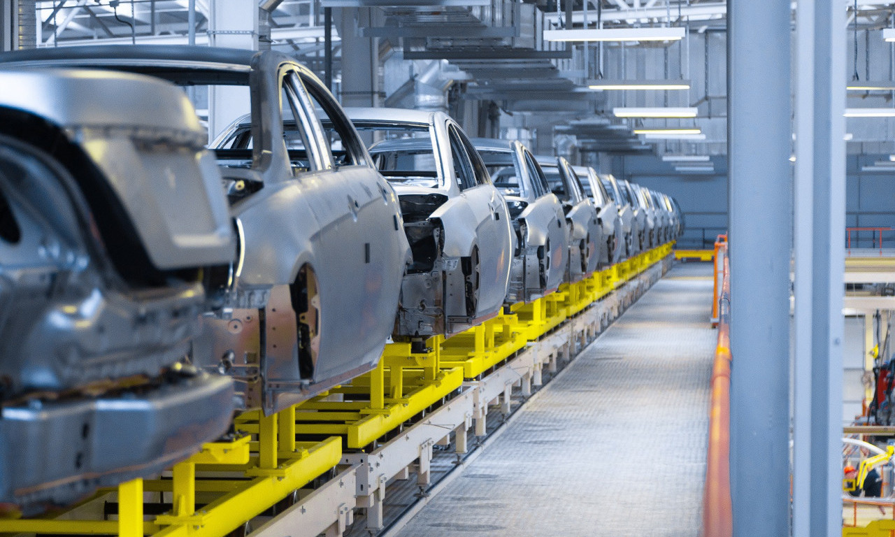 AUTOMOBILSKA INDUSTRIJA U EVROPI PONOVO U PROBLEMU Kineska ograničenja u vezi sa zemnim mineralima nisu dobra vest