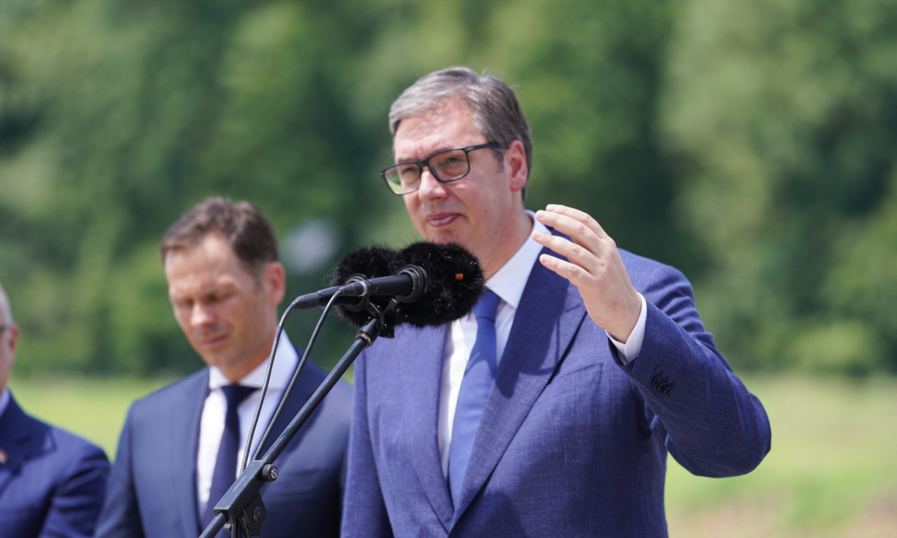 Vučić o Kurtijevoj "LAŽNOJ VOJSCI": Stavili one crne naočare, A NE ZNAJU NI DA MARŠIRAJU