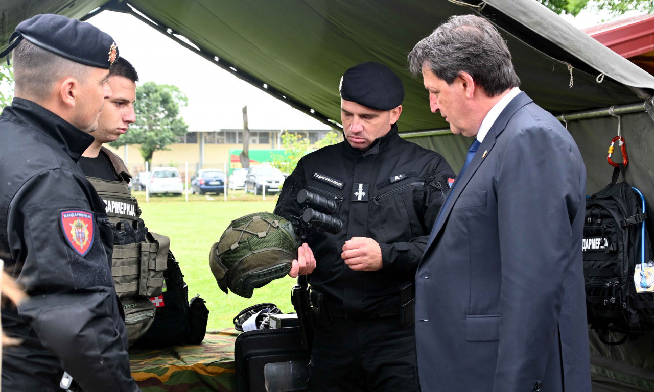 Ministar Gašić u Kraljevu obišao JEDINICE Žandarmerije