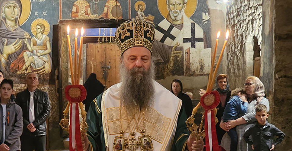 VASKRS NA KOSOVU I METOHIJI Patrijarh Porfirije služio liturgiju u Pećkoj patrijaršiji
