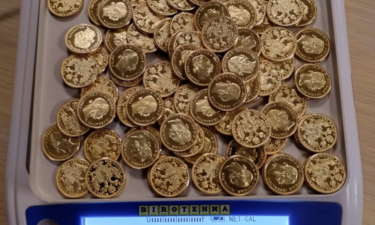 ITALIJANSKI kombi na BATROVCIMA pun ZLATA: Naši carinici otkrili KRUJUMČARE 200 zlatnih NOVČIĆA