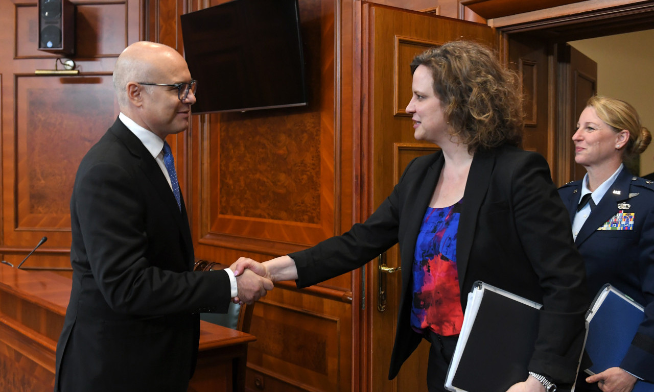 ZAUSTAVITE Kurtija: Vučević zamolio SAD da iskoriste svoj UTICAJ na Prištinu da SPREČE eskalaciju NASILJA na Kosmetu