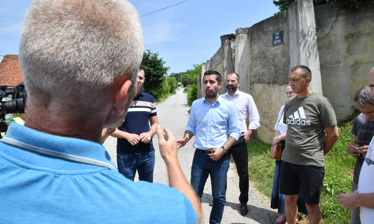 VLADA će pomoći SANACIJU KLIZIŠTA u Požegi: MINISTAR Momirović dao obećanje PRED 500 HRABRIH ljudi