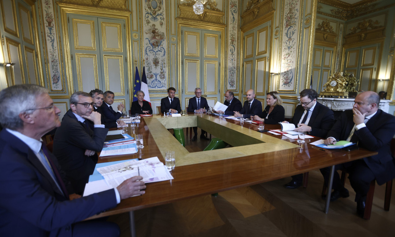 MAKRON pokušava da ZAUSTAVI NEMIRE širom FRANCUSKE: Održao HITAN sastanak sa ministrima i BEZBEDNJACIMA