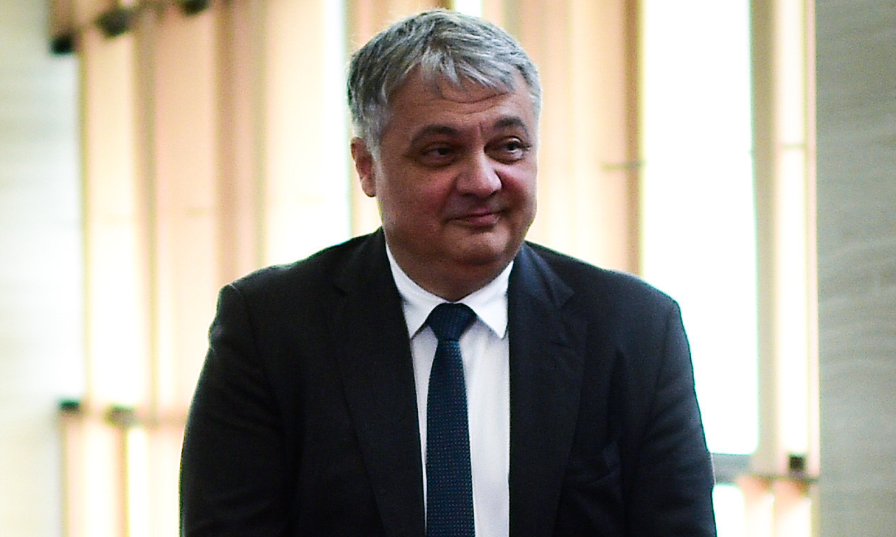 Lučić o odluci PRIŠTINSKIH VLASTI: PAPIR o "GAŠENJU" je APSURD, MTS će nastaviti da radi na KiM