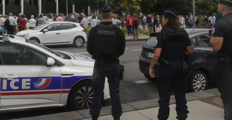 UČENIK (15) IZBO NOŽEM ČETVORO ĐAKA U ŠKOLI! Jedna osoba umrla, nezapamćen horor u Francuskoj!