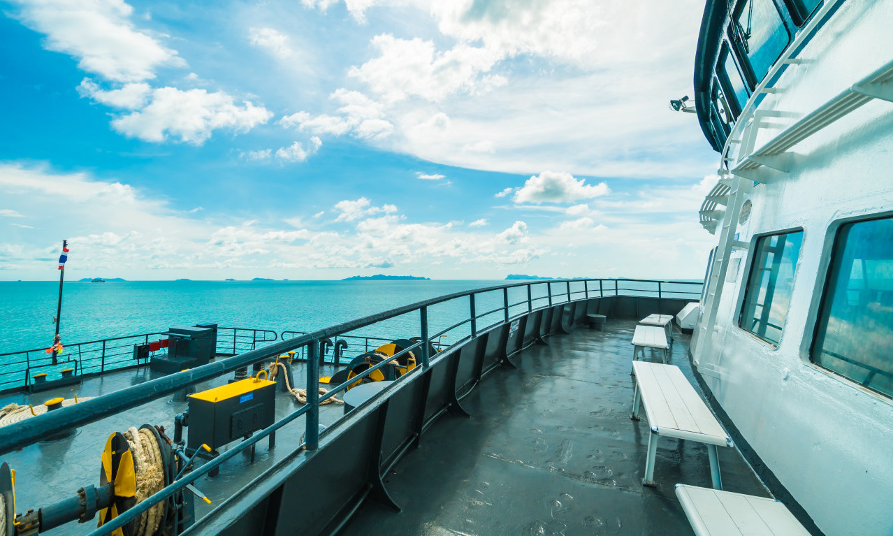 TRAGEDIJA NA JADRANU: Muškarac skočio sa TRAJEKTA u pokretu, nije mu bilo spasa