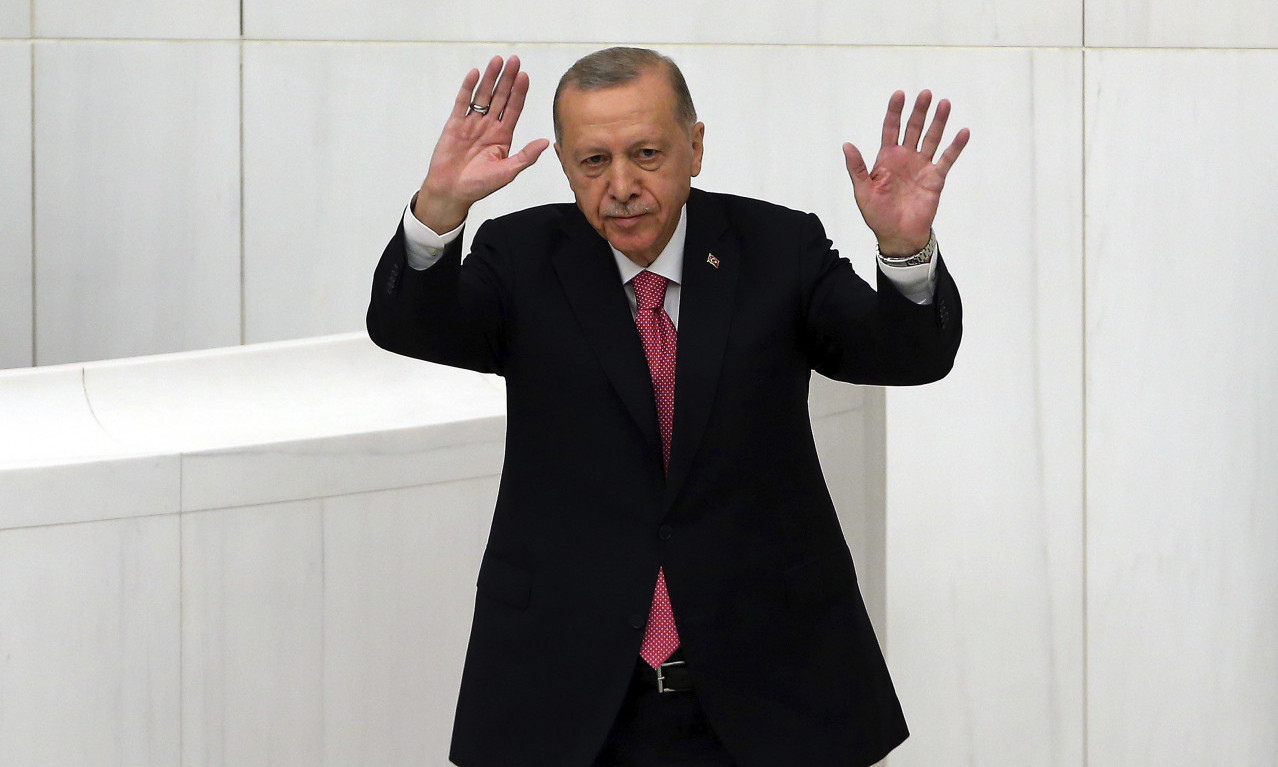 Erdogan ponovo IZABRAN za lidera PARTIJE pravde i RAZVIJA i sada ima FOKUS na PODMLAĐIVANJU