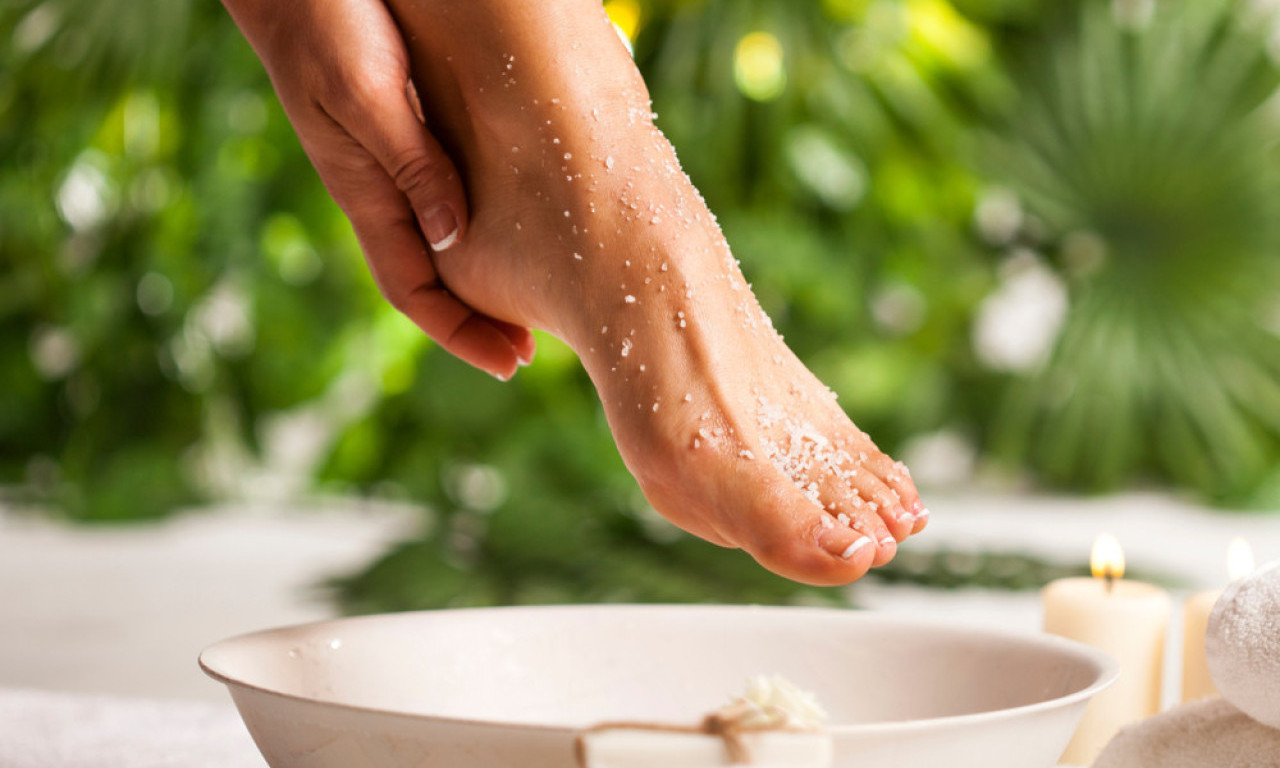 SPREMNA ZA SANDALE Prirodna piling maska za stopala koja čini čuda – hit među ljubiteljkama prirodne nege