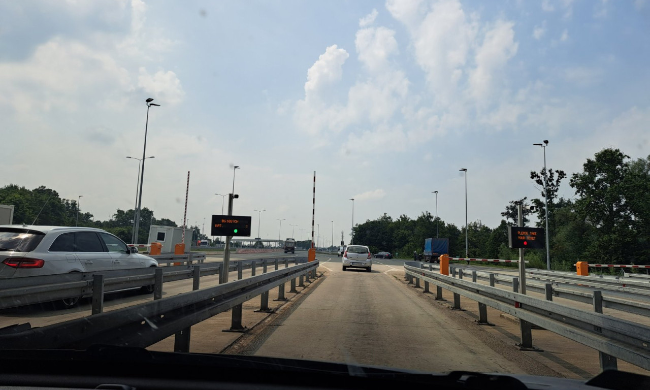 ŠTA SE DOGAĐA NA AUTO-PUTU MILOŠ VELIKI? Oglasila se policija zbog požara kod naplatne rampe Obrenovac