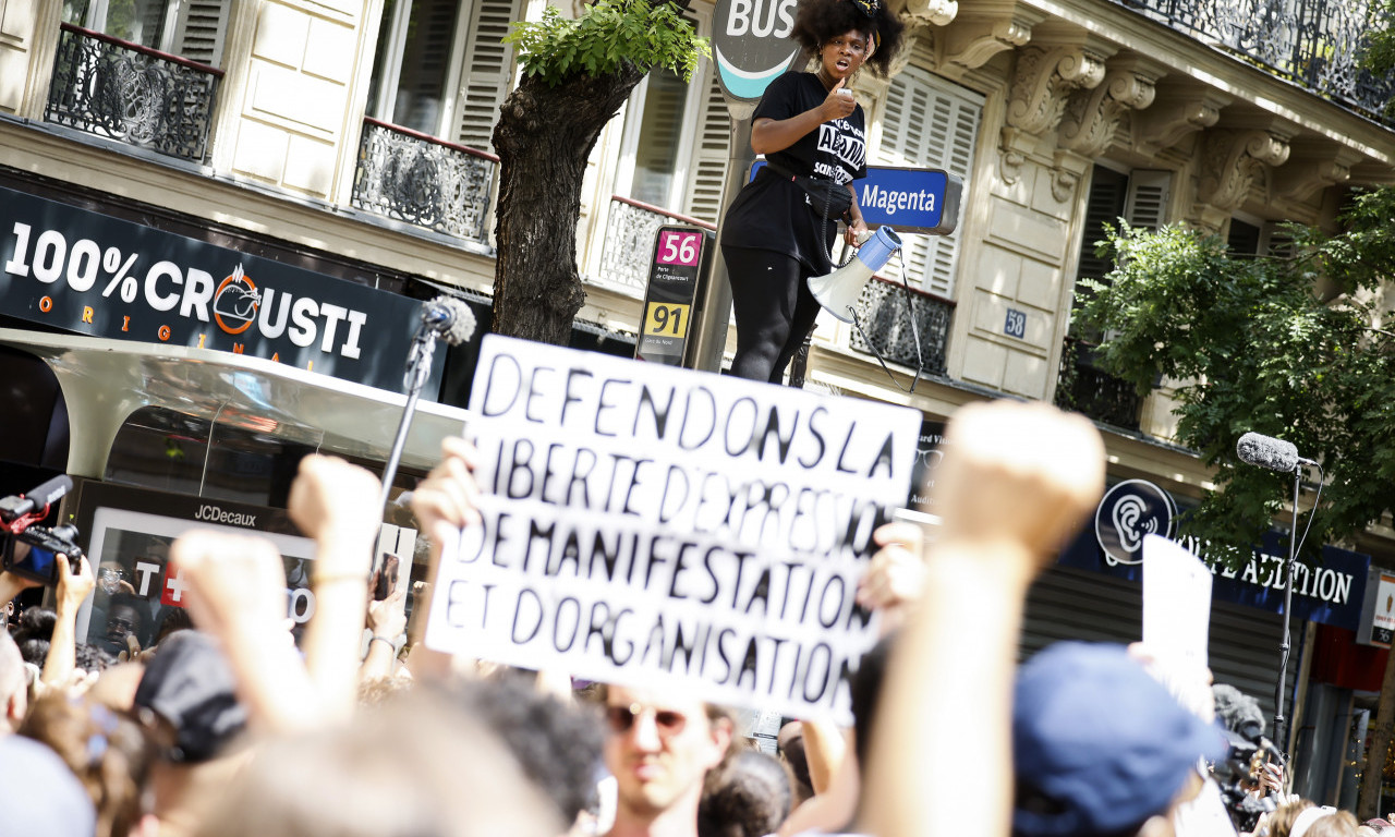 U Francuskoj i dalje BURNO: Stotine DEMONSTRANATA marširalo u Parizu protiv POLICIJSKOG nasilja