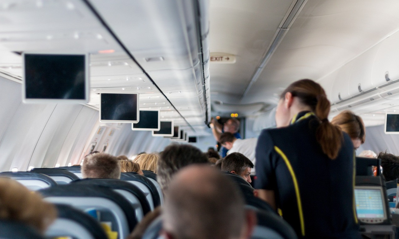 UKIDA SE JEDNA OD OMILJENIH USLUGA PUTNIKA U AVIONU KOJA POSTOJI ODUVEK Doneta je teška odluka: "Nije isplativo"
