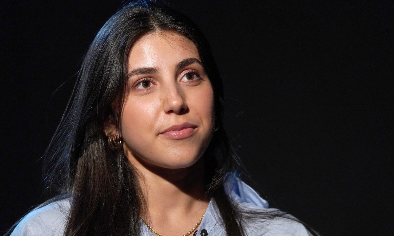 Marija Bogdanović za Reflektor: "Bekstvo ka sebi" je ZAHTEVNA PREDSTAVA, svi glumci su ČITAVO VREME na sceni