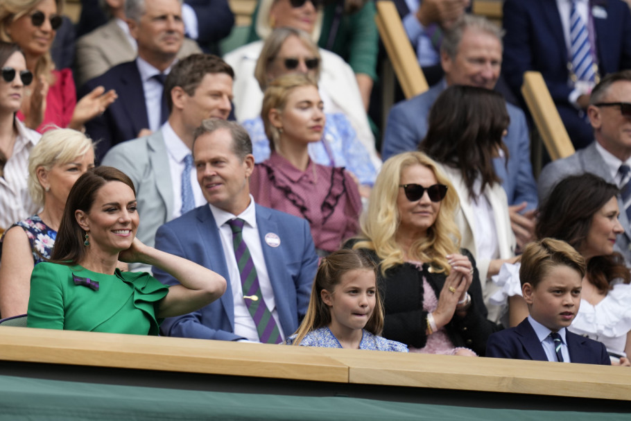 Kejt Midlton i Princ Vilijam sa decom gledaju finale Vimbldona